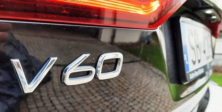 Volvo V60 Cross Country cena 119900 przebieg: 64800, rok produkcji 2020 z Biała małe 667